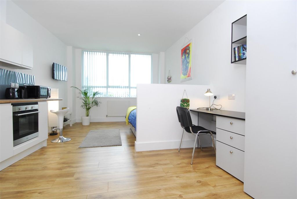 Property photo 2 of 6 Tamarstudiodressed003.Jpg
