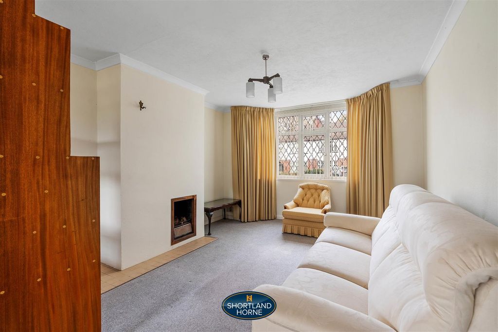 Property photo 3 of 26 88 Dillotford Avenue (11 Of 26).Jpg