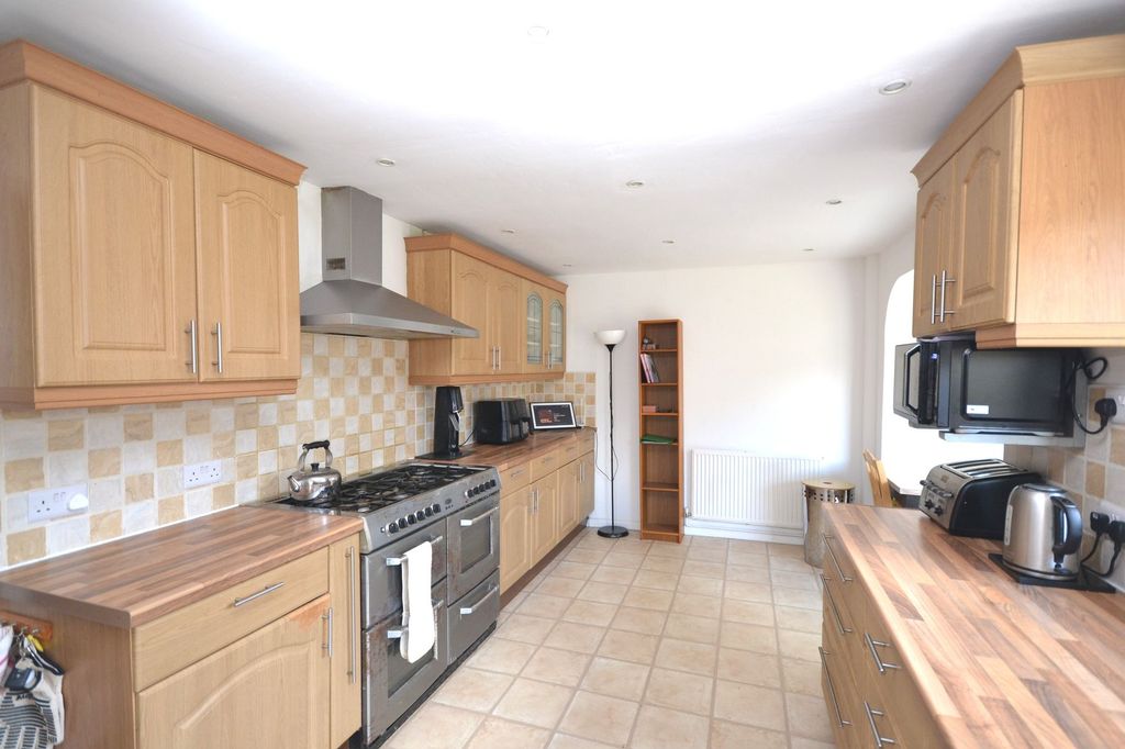 Property photo 2 of 14