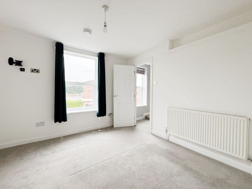 Property photo 3 of 8 Bright, Neutral Double Bedroom With Large Sash Win...
