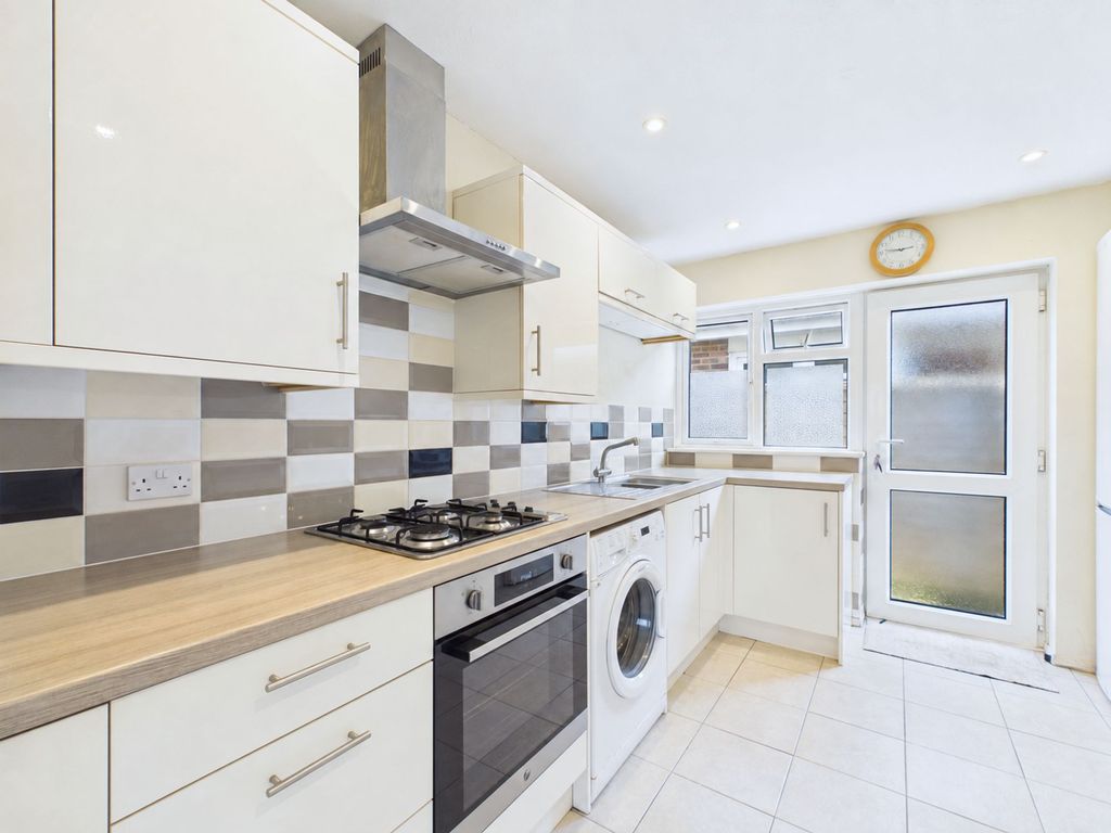 Property photo 3 of 16 Kitchen