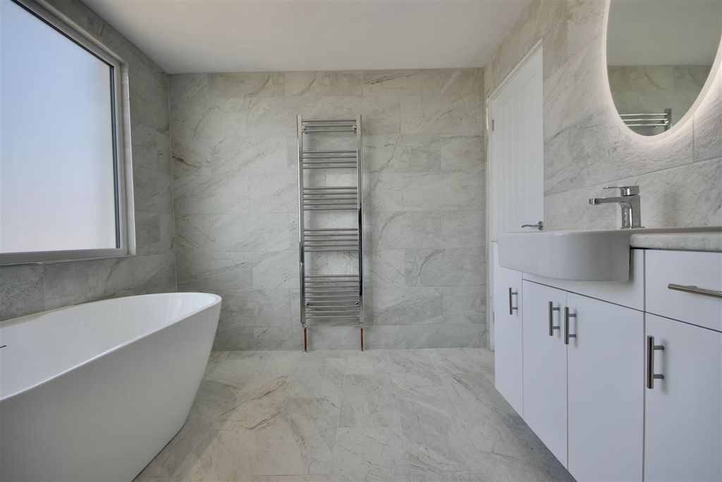 Property photo 2 of 29 Bathroom