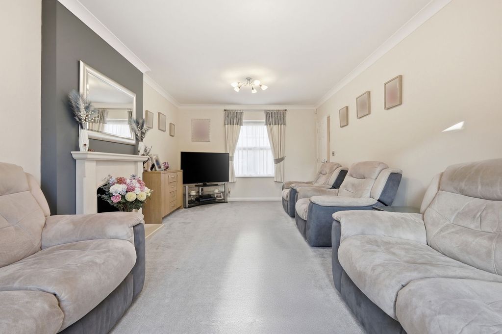 Property photo 3 of 34