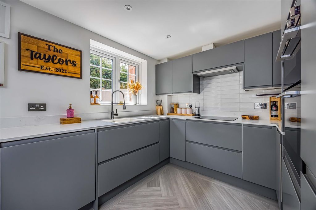 Property photo 3 of 24 29 Edenbridge Road Southsea-Small-Porticomarketing
