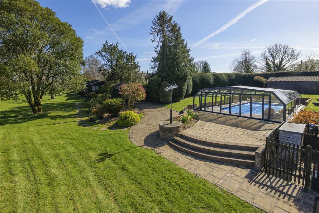 Property photo 3 of 33