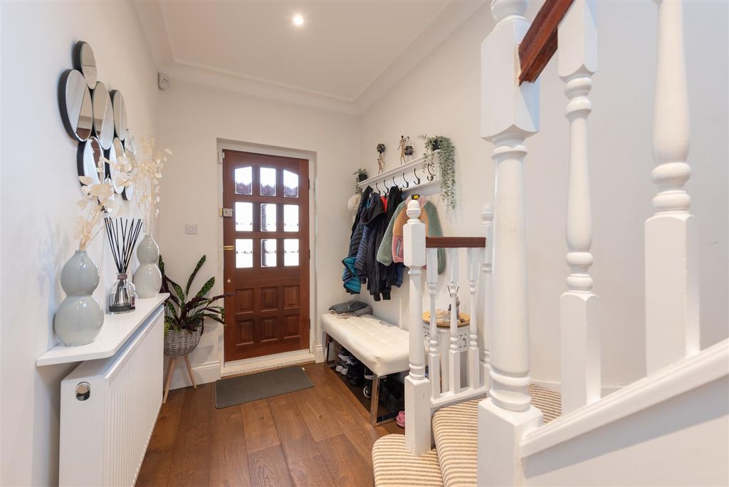 Property photo 2 of 20 Alders 7.Jpg