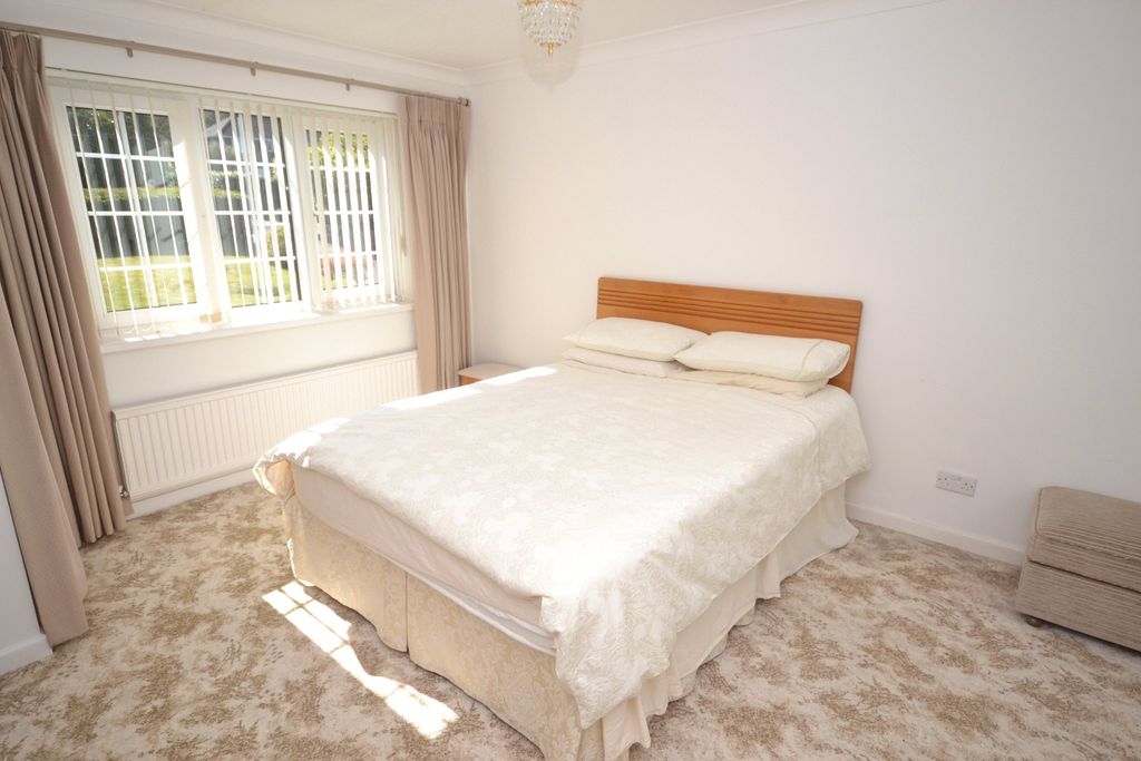 Property photo 3 of 10 Bedroom