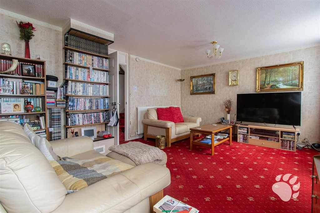 Property photo 2 of 18 Lounge