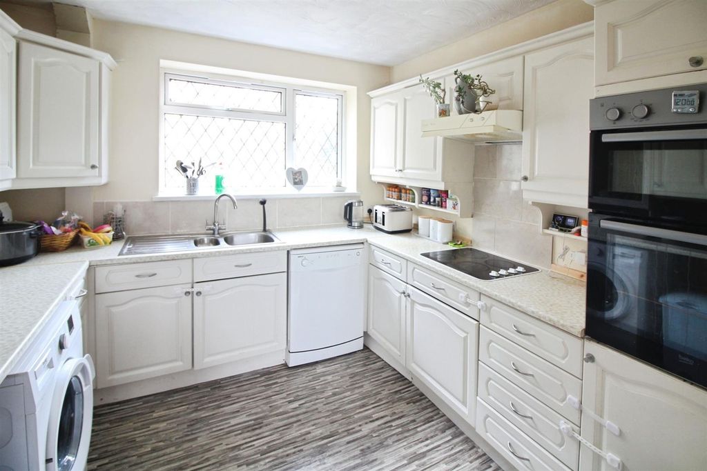 Property photo 2 of 16 Kitchen