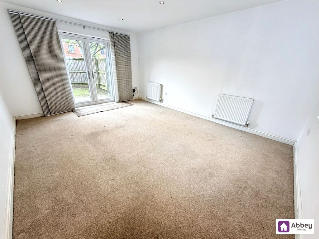 Property photo 3 of 14 Lounge