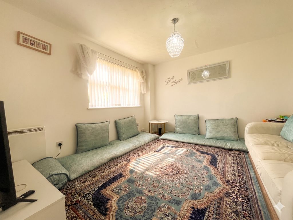 Property photo 2 of 7 5156402