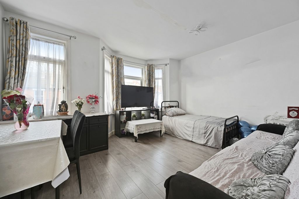 Property photo 2 of 8 Gallery