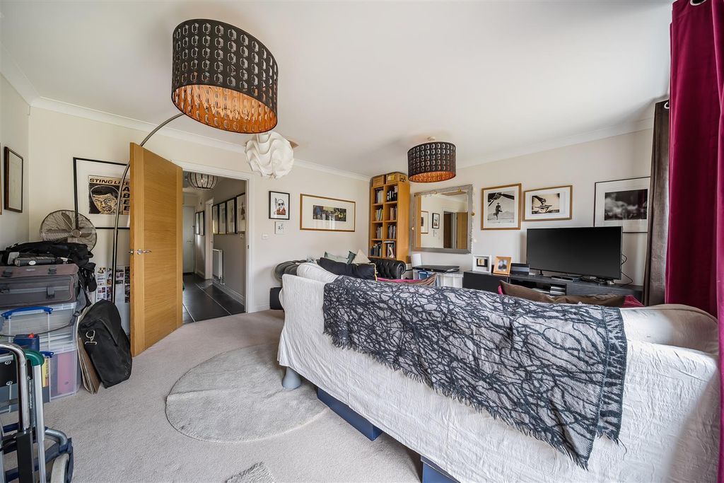 Property photo 2 of 25 1376046-15-690Dd4E7445A9.Jpg