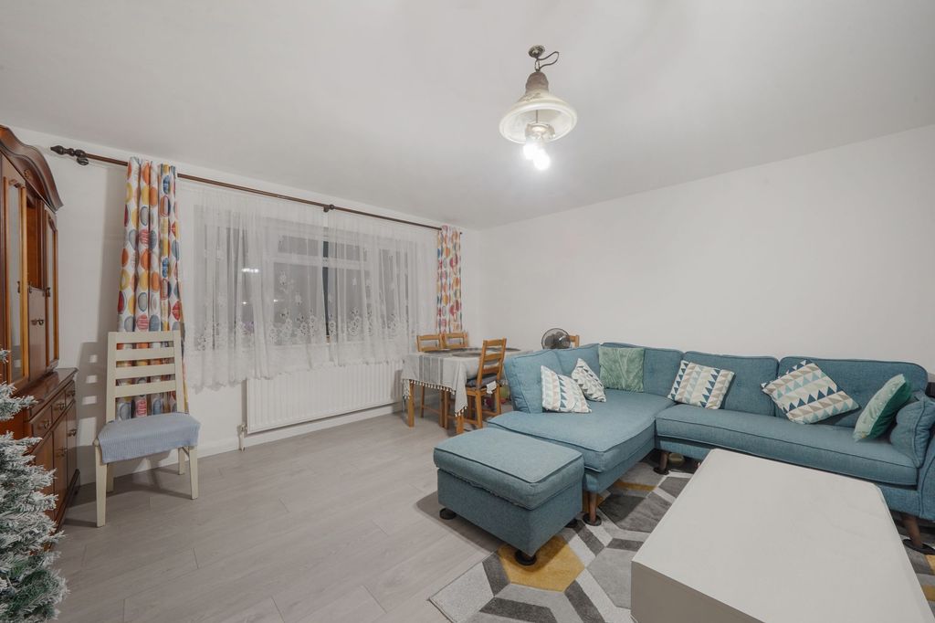Property photo 3 of 15 10 Rossendon Court, 5 Clarendon Road - Tmib2Ed9Tharcb5Nvs3T