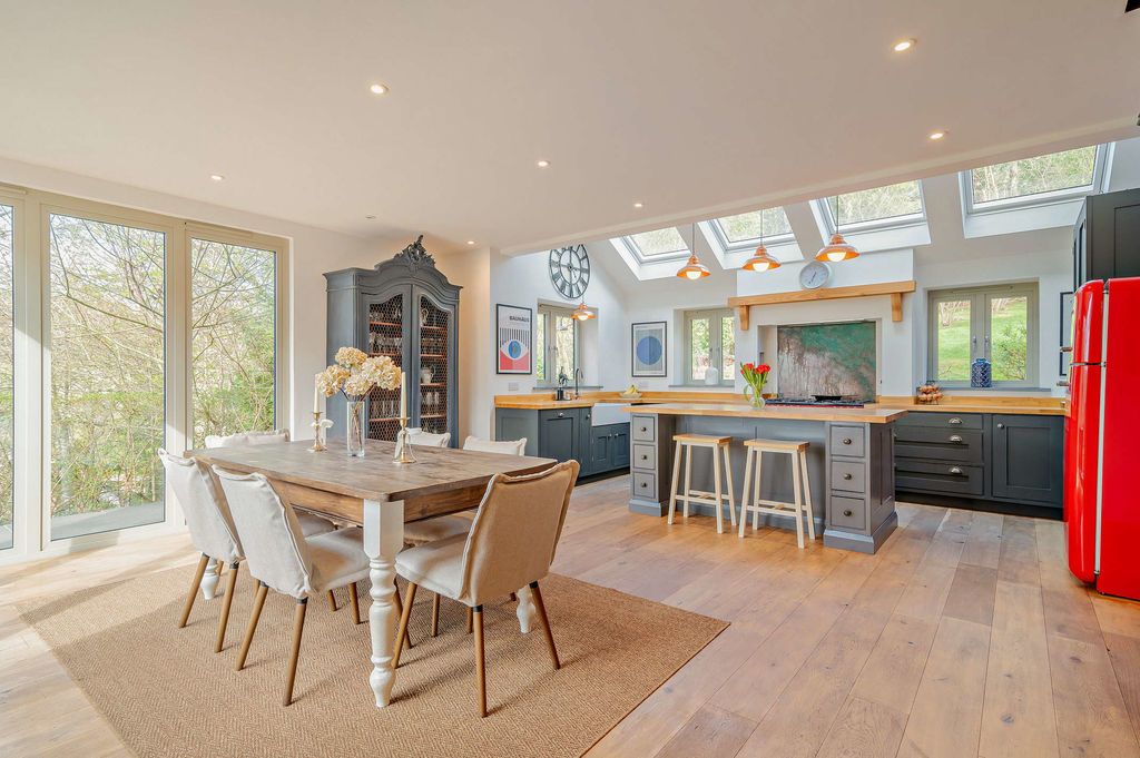 Property photo 3 of 45 Photo 5