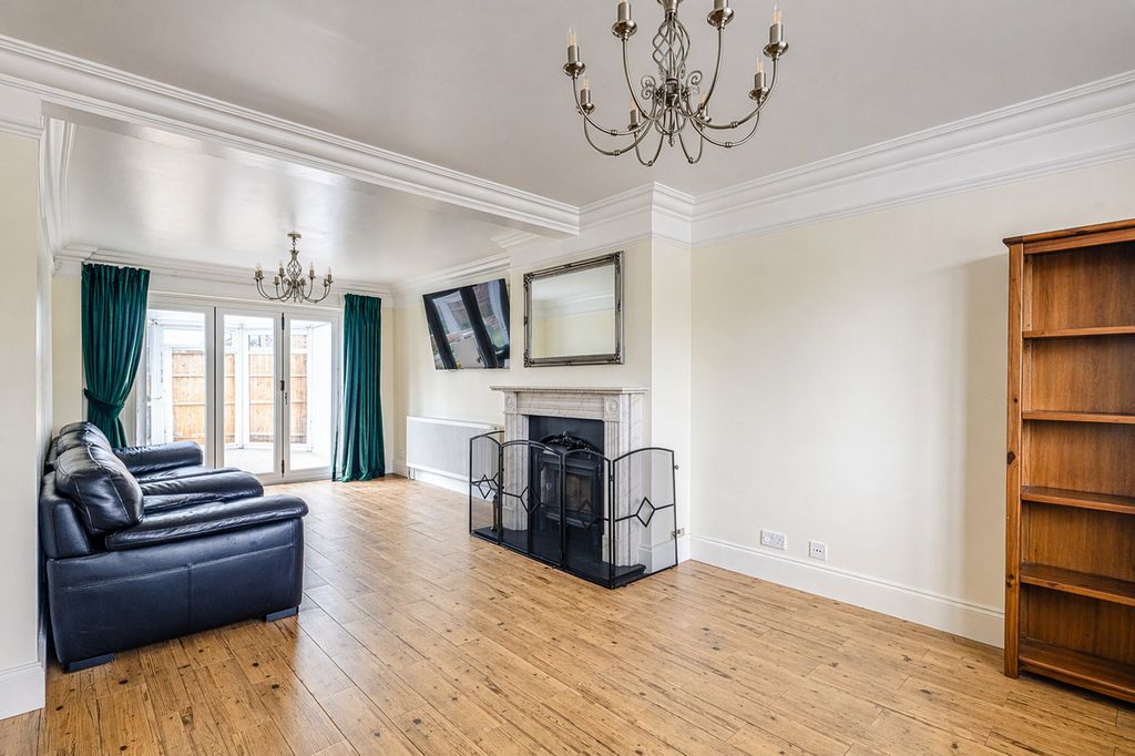 Property photo 2 of 27