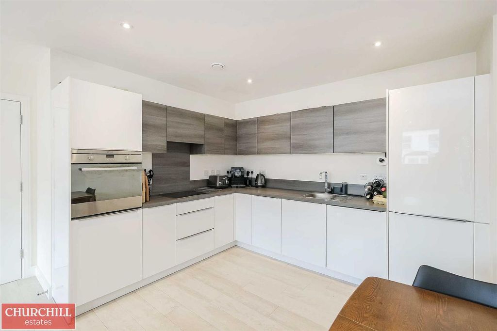 Property photo 3 of 19