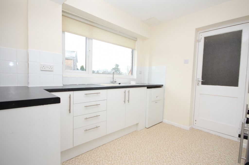 Property photo 2 of 10 Kitchen