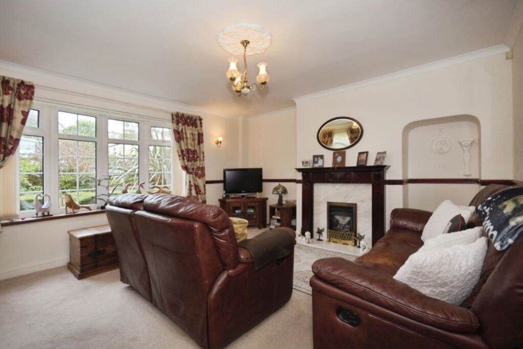 Property photo 3 of 11 Best Estate Agent In Sheffield 10