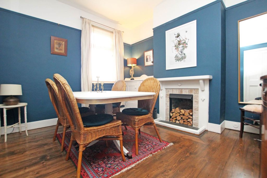 Property photo 3 of 25