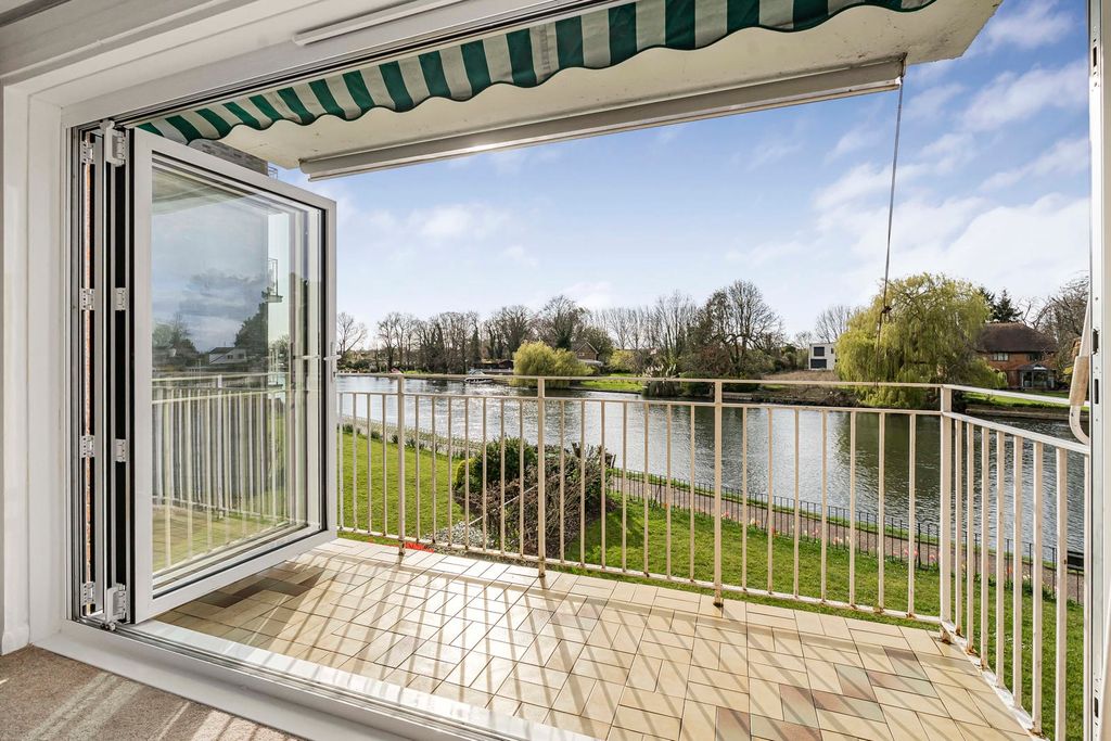 Property photo 2 of 21 Balcony