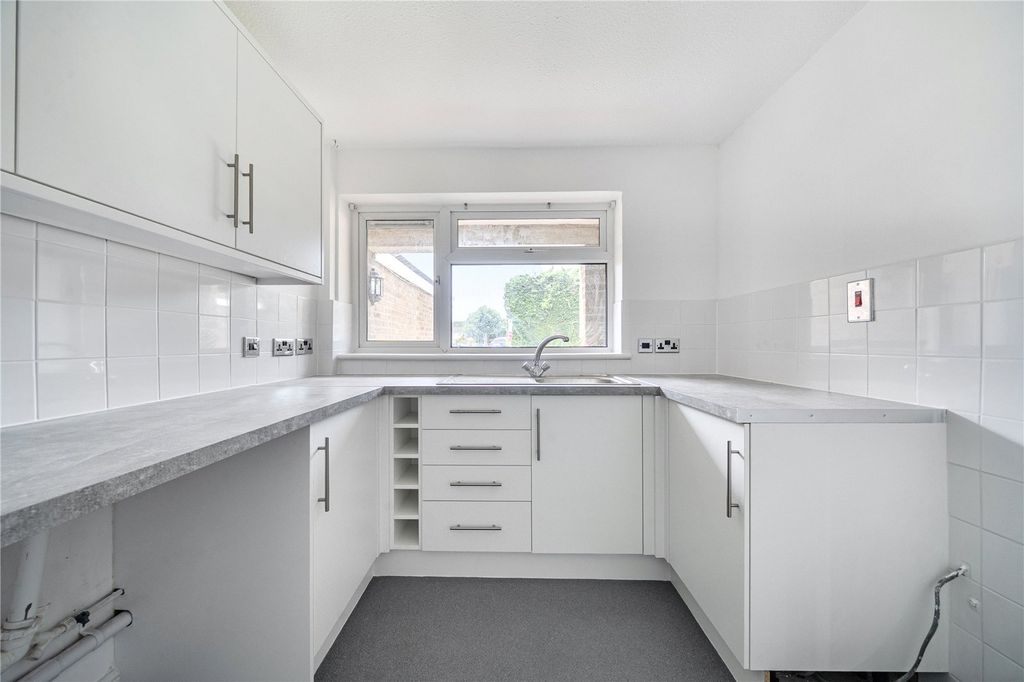 Property photo 3 of 20 Kitchen