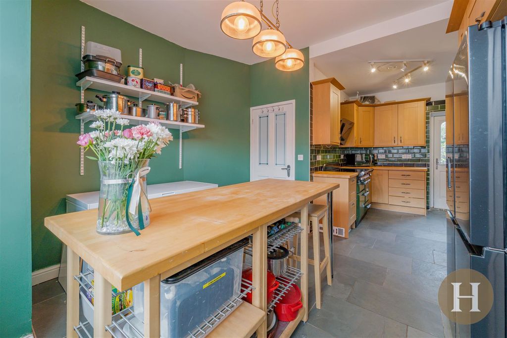 Property photo 2 of 39 Hadleigh Estate Agents-14.Jpg