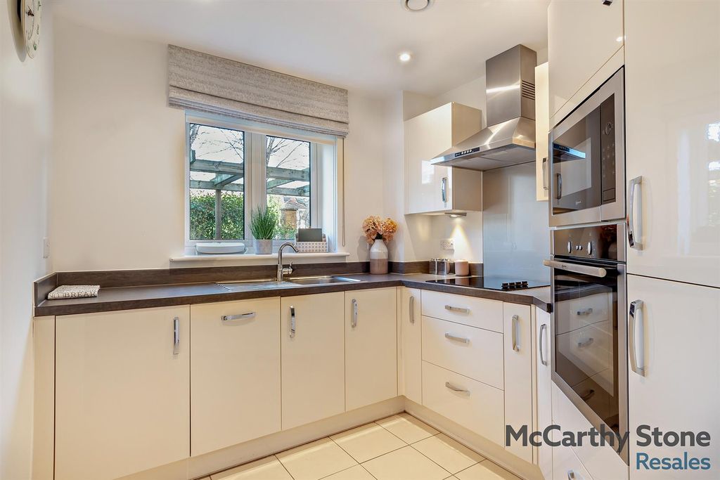 Property photo 3 of 12 8673256-Interior15-800.Jpg