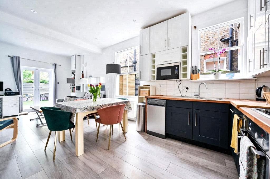 Property photo 2 of 17 Picture No. 24