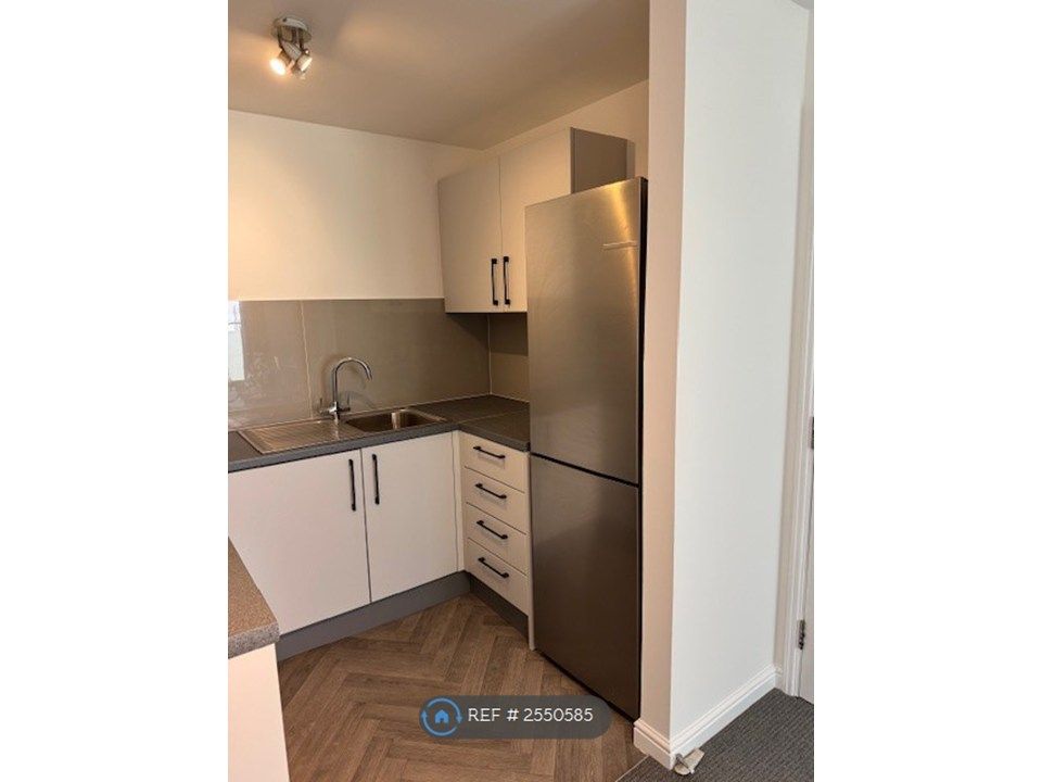 Property photo 3 of 11 Kitchen