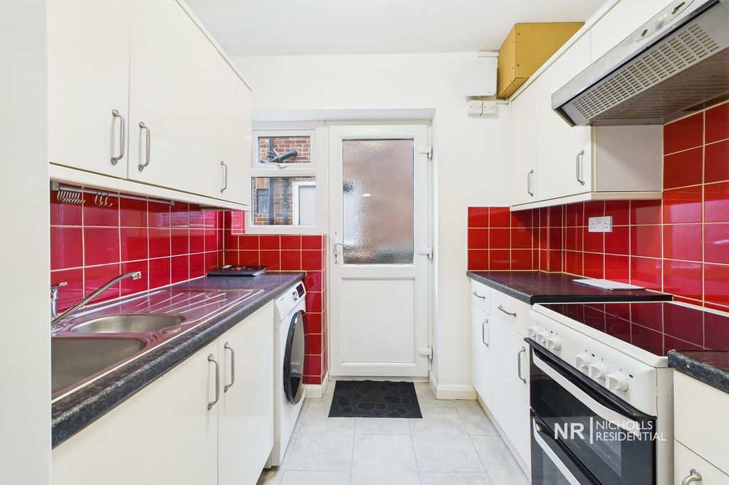 Property photo 3 of 8 Kitchen