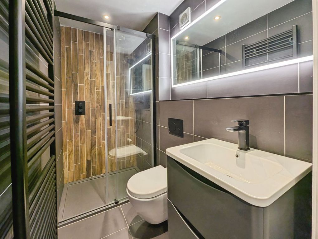 Property photo 3 of 10 Photo 1