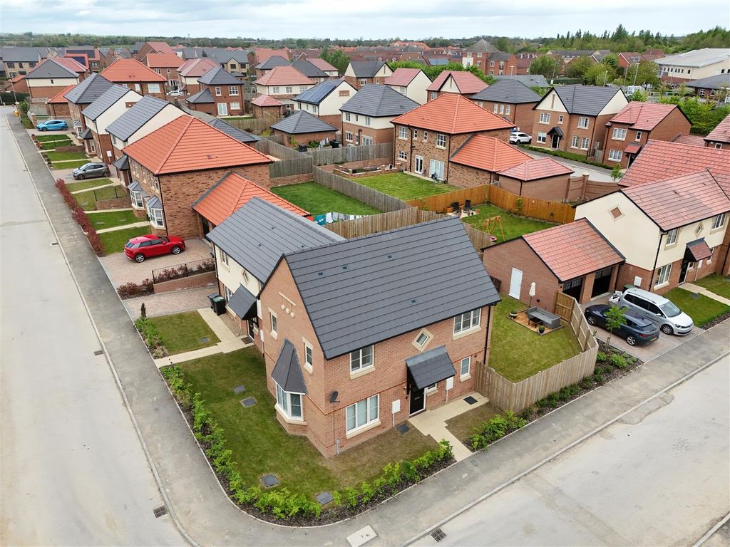 Property photo 1 of 18 Externally