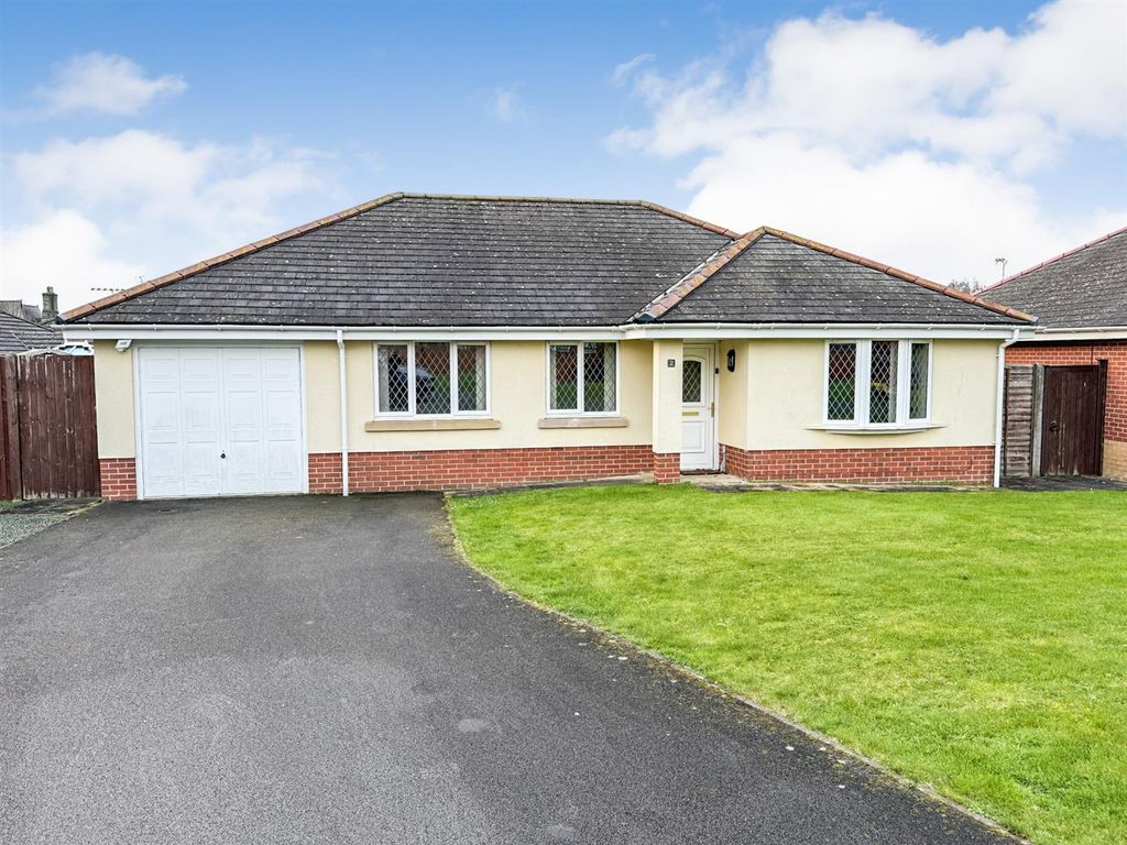 Property photo 1 of 11 Accommodation Comprises;