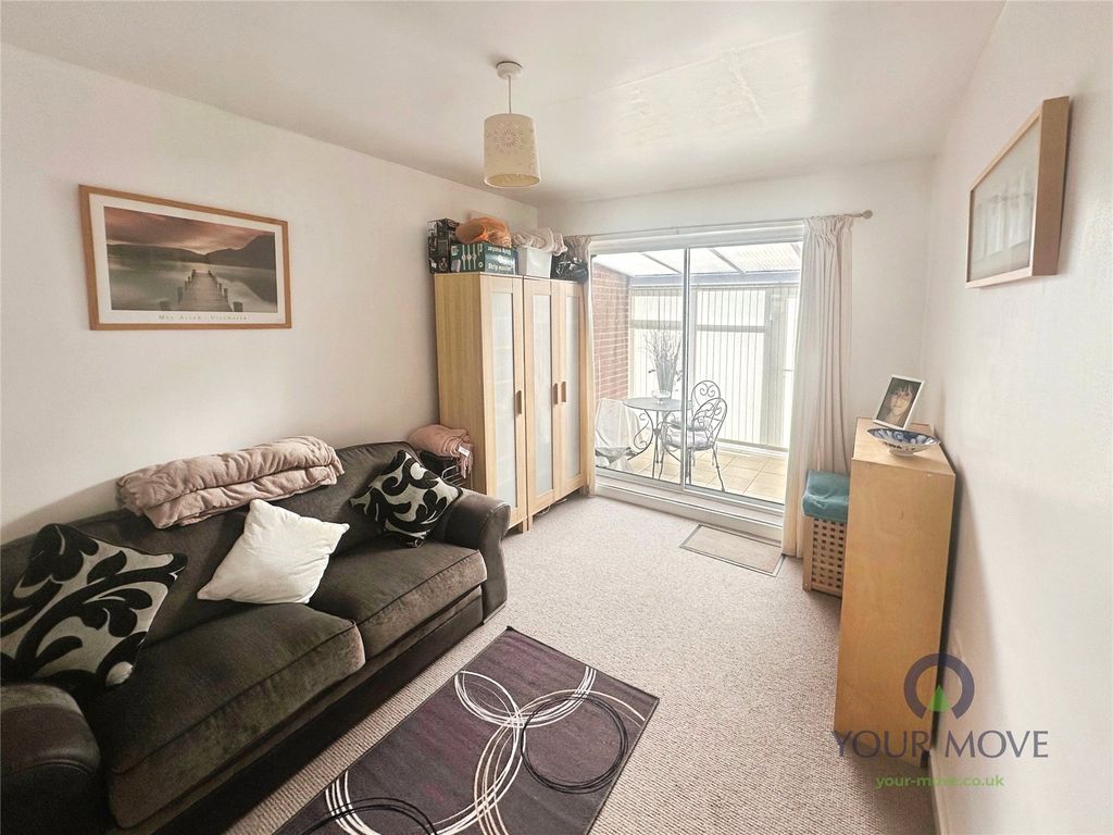 Property photo 3 of 10 Lounge