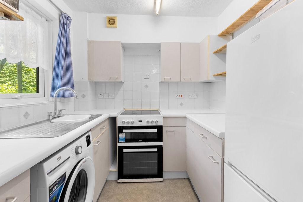 Property photo 2 of 24 Kitchen
