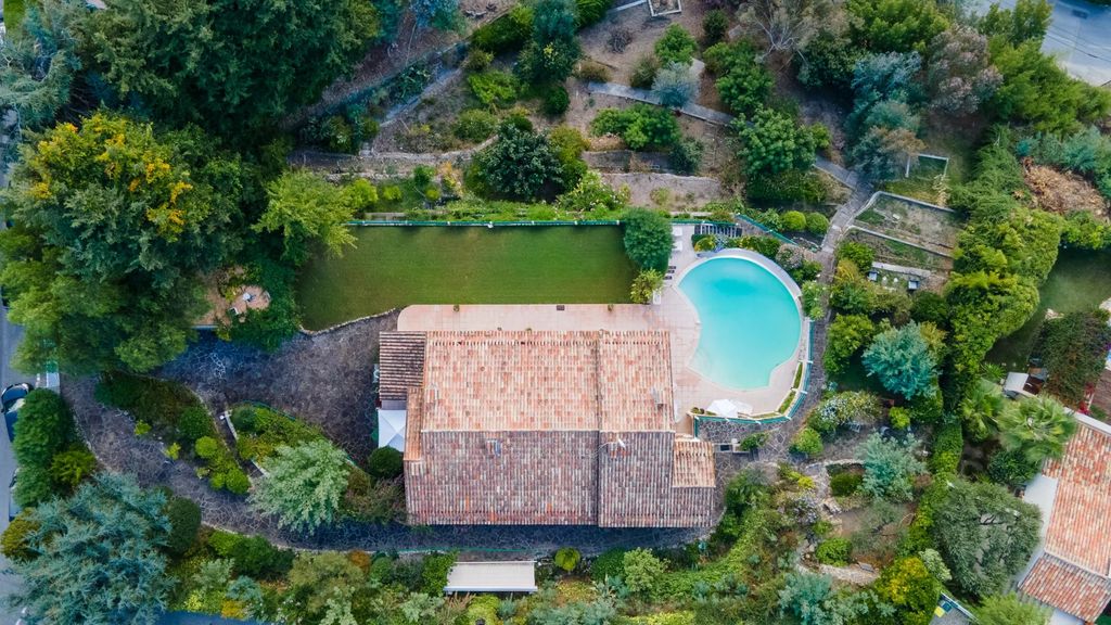 Property photo 2 of 28