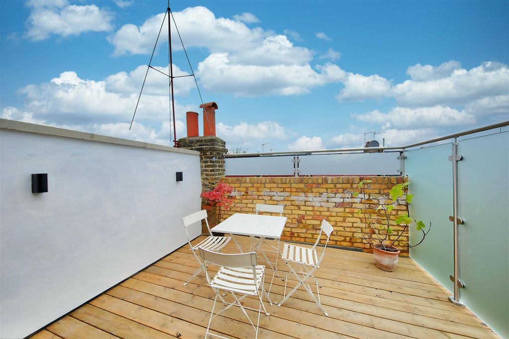 Property photo 2 of 21 97A_Penwith_Road_Image3_17616_4.Jpg