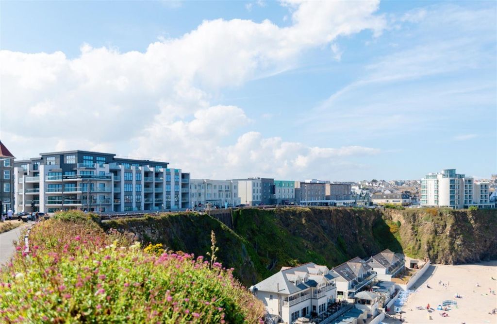 Property photo 3 of 16 Cliff Edge Apartments