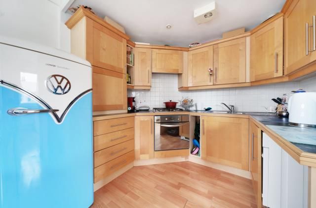 Property photo 3 of 11 Kitchen