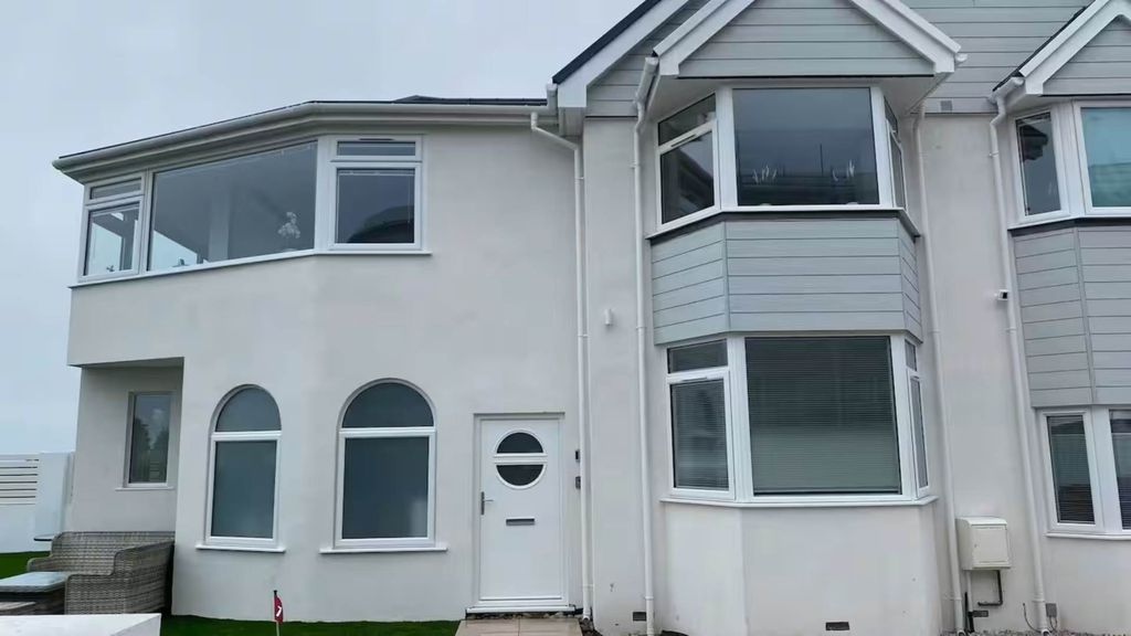 Property photo 3 of 36