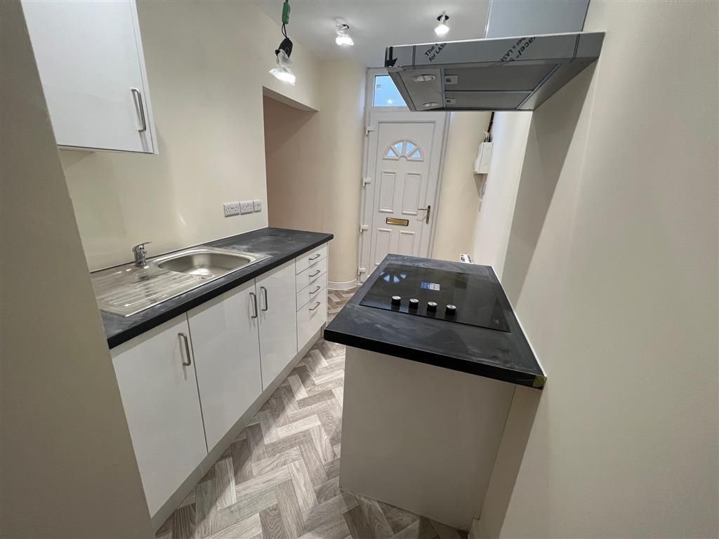 Property photo 3 of 10 Kitchen