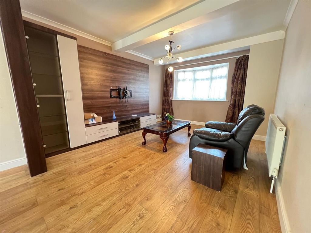 Property photo 3 of 17 02.Jpg