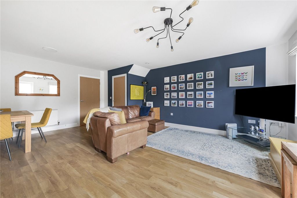 Property photo 2 of 17 Picture No. 09