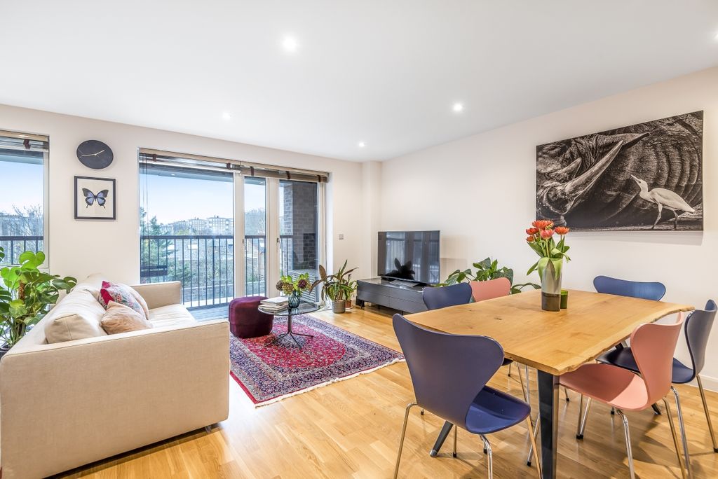 Property photo 2 of 8 404043 (1)