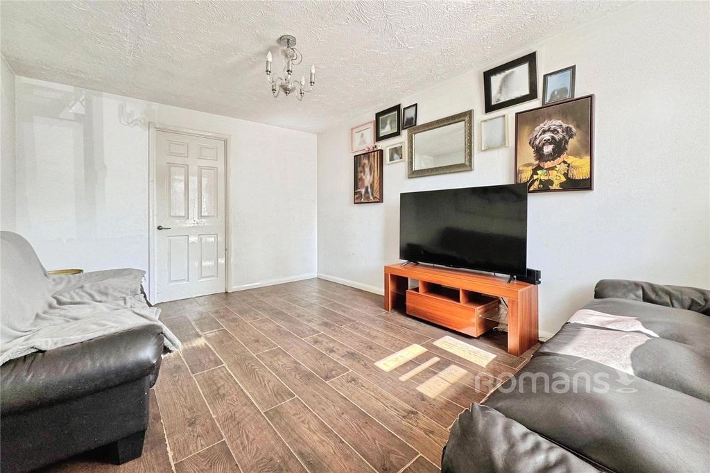Property photo 2 of 11 Living Room
