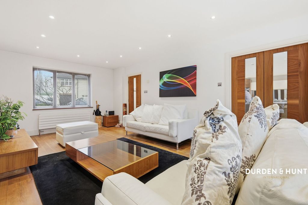 Property photo 2 of 34