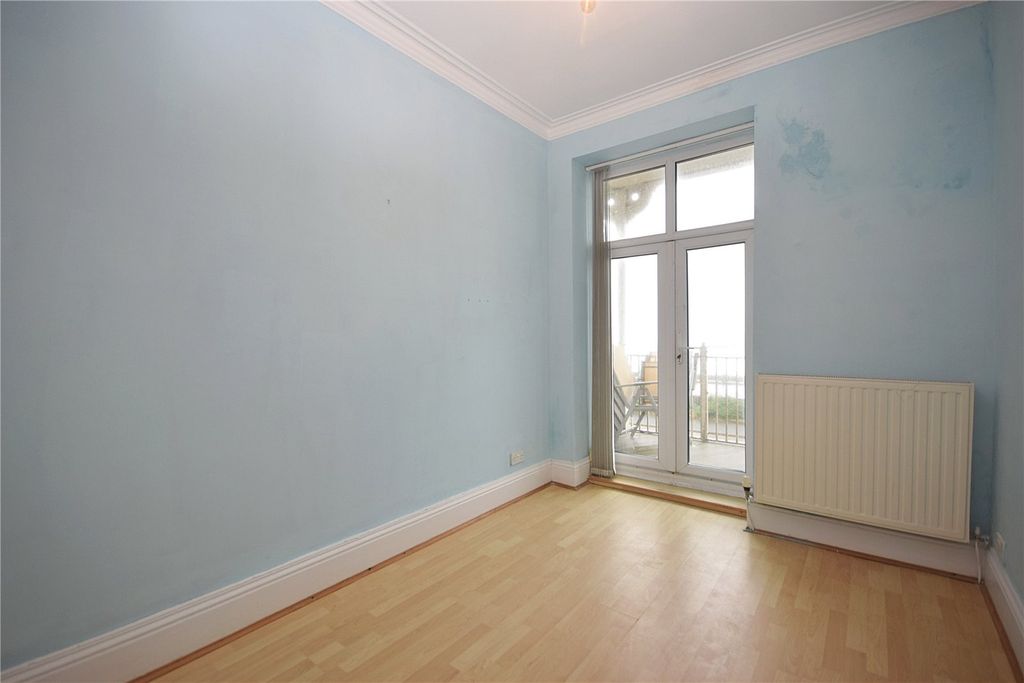 Additional image 7 of 2 bed flat for saleMarine Parade, Tywyn, Gwynedd LL36