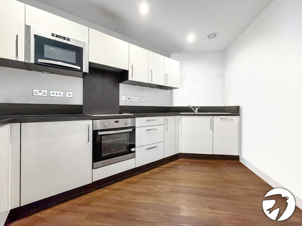 Property photo 3 of 11 Kitchen