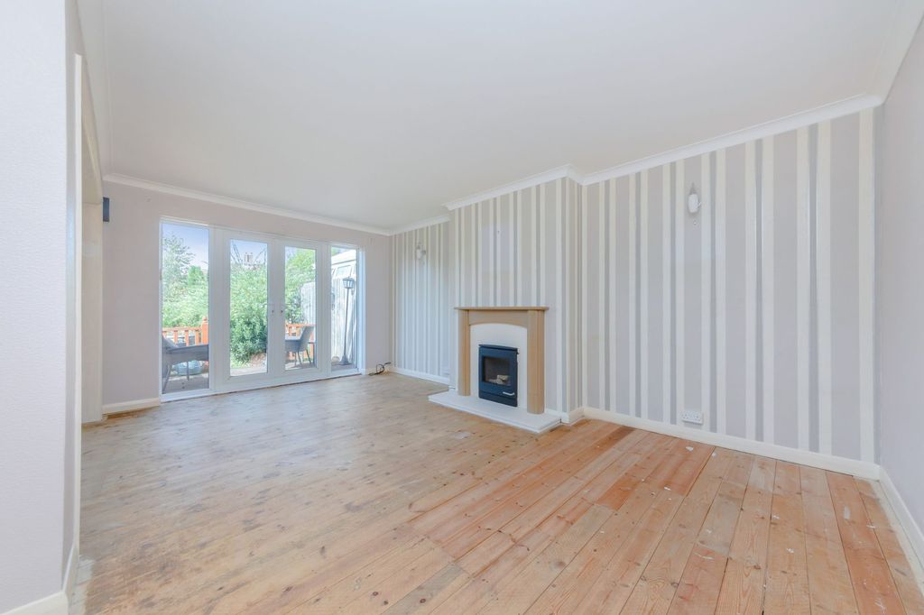 Property photo 2 of 23